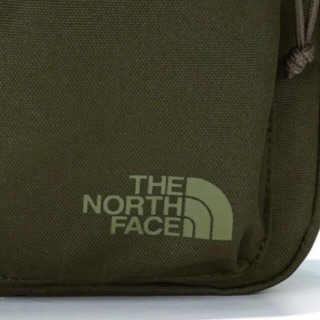 THE NORTH FACE(ザノースフェイス)の新品未使用　韓国正規　ノースフェイス ショルダーバッグ　クロスバック　カーキ メンズのバッグ(ショルダーバッグ)の商品写真