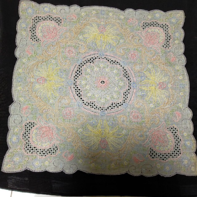 スワトウ　手刺繍ハンカチ　色付き