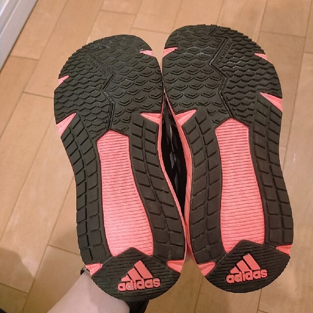 adidas(アディダス)のadidas　19.5cm キッズ/ベビー/マタニティのキッズ靴/シューズ(15cm~)(スニーカー)の商品写真