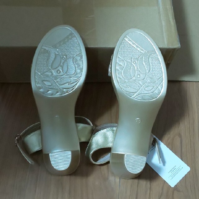 サンダル ゴールド レディースの靴/シューズ(サンダル)の商品写真