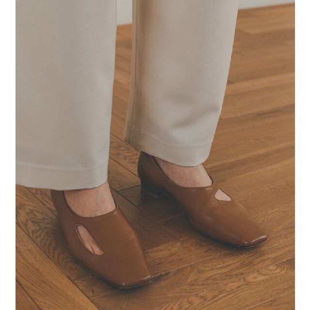 CLANE(クラネ)の【新品未使用】clane ASYMMETRY HOLE FLAT SHOES レディースの靴/シューズ(ハイヒール/パンプス)の商品写真