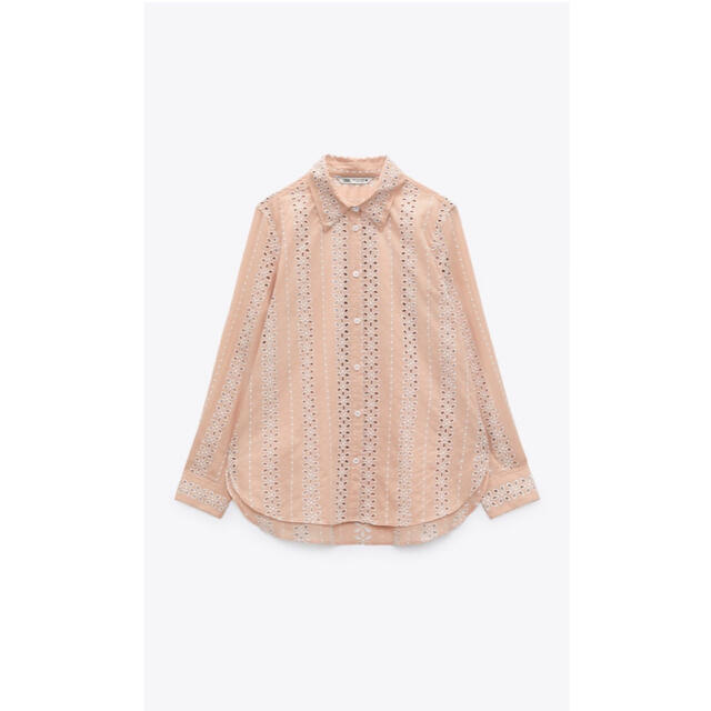 ZARA(ザラ)のZARA カットワーク 刺繍いりシャツ XS ピンクベージュ レディースのトップス(シャツ/ブラウス(長袖/七分))の商品写真