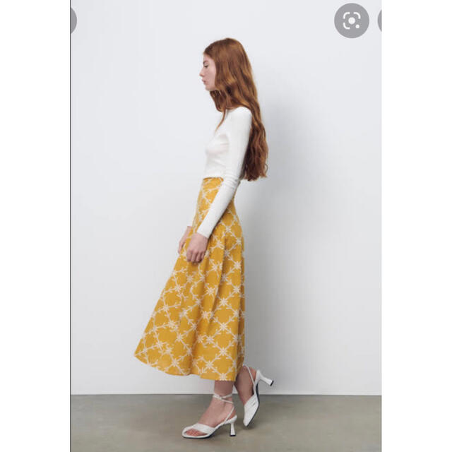 ZARA(ザラ)の(新品) Zara ザラ ロング 刺繍 Aライン ハイウエストスカートS レディースのスカート(ロングスカート)の商品写真