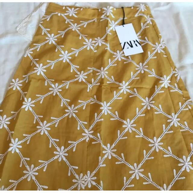 ZARA(ザラ)の(新品) Zara ザラ ロング 刺繍 Aライン ハイウエストスカートS レディースのスカート(ロングスカート)の商品写真