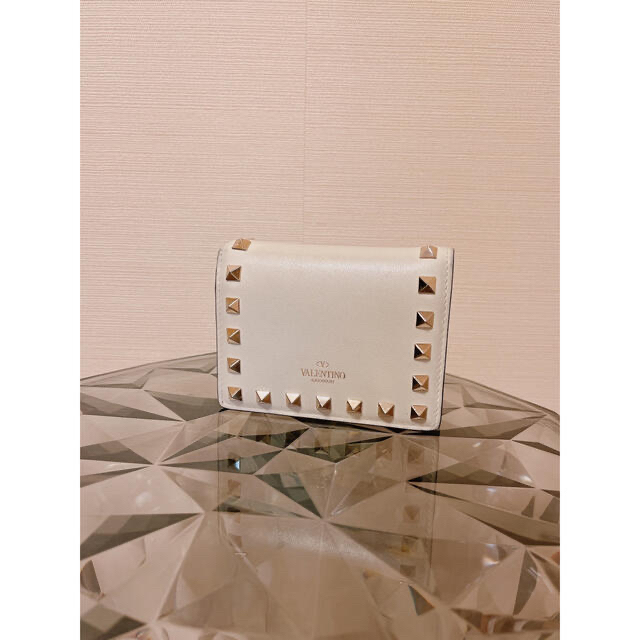 valentino garavani ロックスタッズ 財布 オフホワイト | フリマアプリ ラクマ