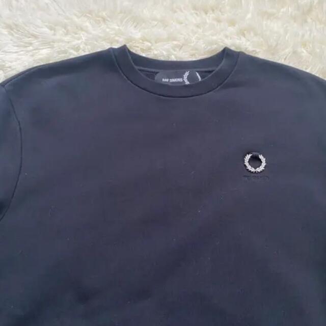 RAF SIMONS(ラフシモンズ)の美品 RAF SIMONS × FRED PERRY スウェット トレーナー 黒 メンズのトップス(スウェット)の商品写真