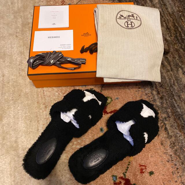 Hermes(エルメス)のエルメス オラン シープスキン ボア サンダル 37ハーフ 2021 正規店 レディースの靴/シューズ(サンダル)の商品写真