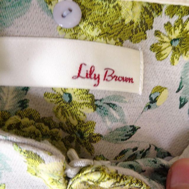 Lily Brown - Lily Brown リリーブラウン ファー付き ノーカラーコートの通販 by ずんずん's shop｜リリーブラウン ならラクマ