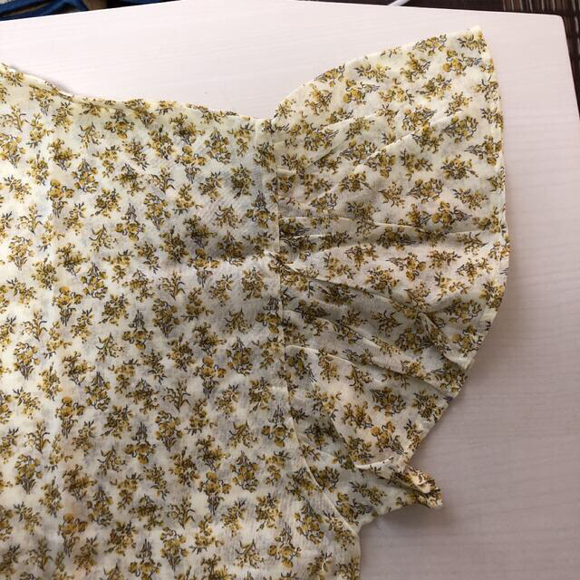 SM2(サマンサモスモス)の綿100% 黄小花　ブラウス　フリー　サマンサモスモス レディースのトップス(シャツ/ブラウス(半袖/袖なし))の商品写真