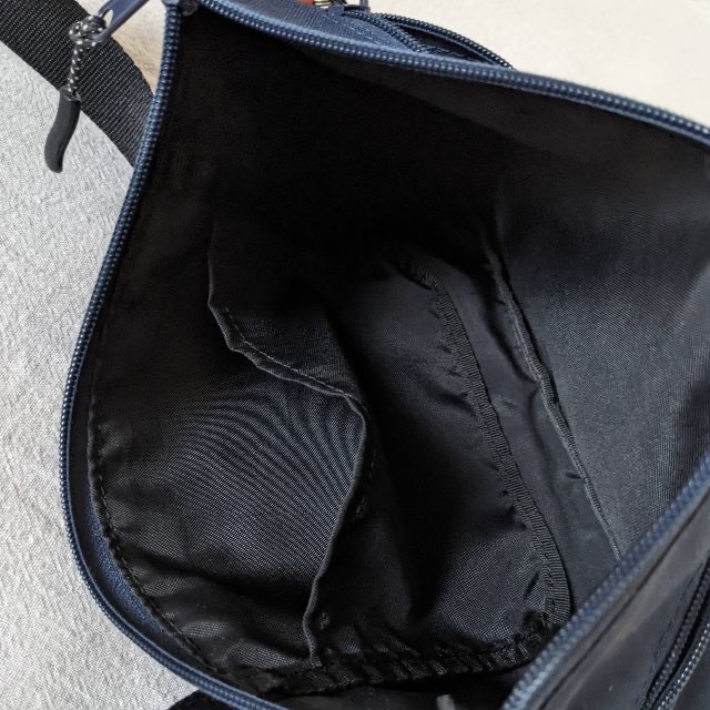 GU(ジーユー)のGU サコッシュ レザーキーホルダー付き  メンズのバッグ(ショルダーバッグ)の商品写真