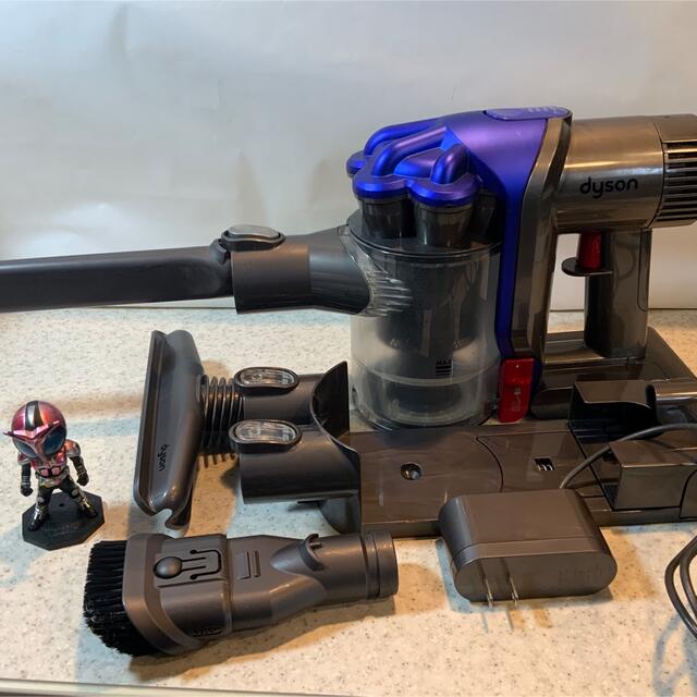 Dyson(ダイソン)のDyson DC35 パイプ無し　ブルー　付属品あり スマホ/家電/カメラの生活家電(掃除機)の商品写真