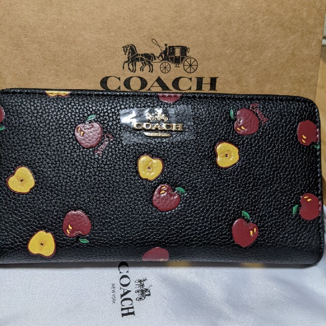 COACH 長財布 ラウンドファスナー りんご黒 - 財布