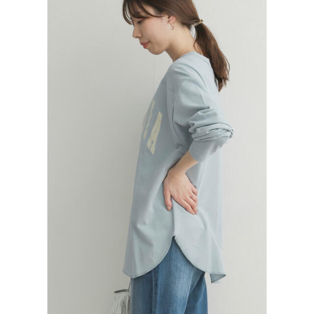 URBAN RESEARCH DOORS(アーバンリサーチドアーズ)の【新品・タグ付き】カレッジプリント長袖Tシャツ L.BLUE レディースのトップス(Tシャツ(長袖/七分))の商品写真