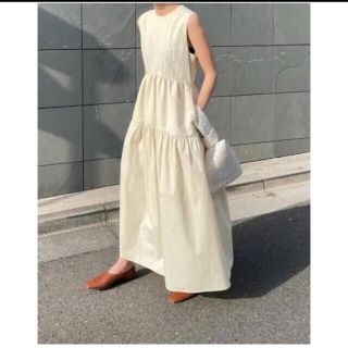 クラネ(CLANE)のSOLID TIERED ONE PIECE   IVORY(ロングワンピース/マキシワンピース)