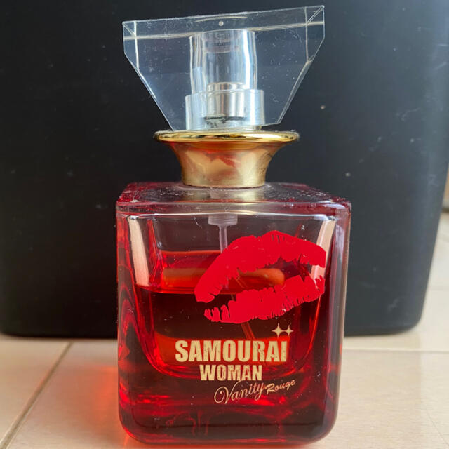 Alain Delon(アランドロン)のサムライウーマン　ヴァニティールージュ　オードトワレ コスメ/美容の香水(香水(女性用))の商品写真