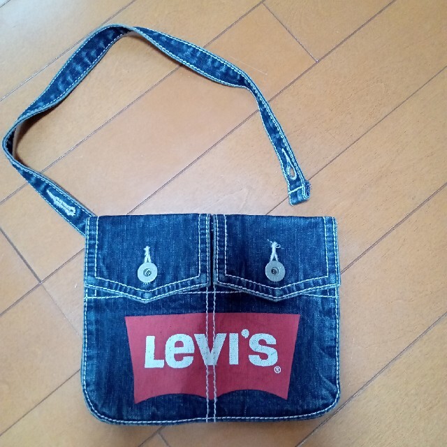 Levi's(リーバイス)のリーバイス　デニムハーフパンツ120 キッズ/ベビー/マタニティのキッズ服男の子用(90cm~)(パンツ/スパッツ)の商品写真