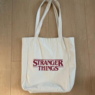 アーバンアウトフィッターズ(Urban Outfitters)の公式　イタリア　ストレンジャーシングス　ビックトートバック　pull&bear(トートバッグ)