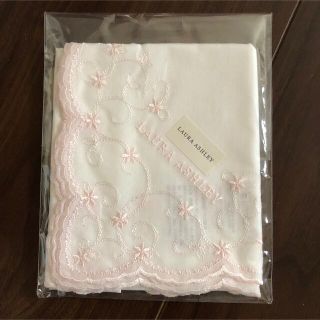 ローラアシュレイ(LAURA ASHLEY)のローラアシュレイ　ハンカチ　新品　一枚　白　ピンク　花柄　レース　はんかち(ハンカチ)