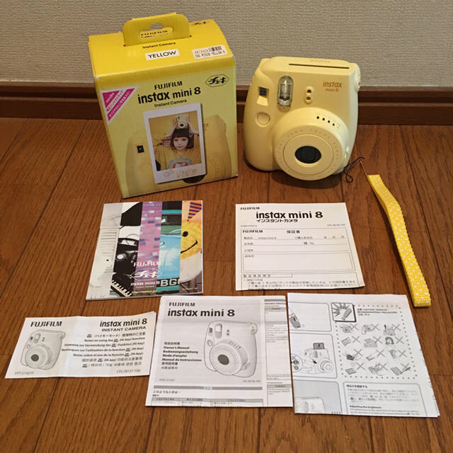 富士フイルム(フジフイルム)のinstax mini8 フィルム付き イエロー スマホ/家電/カメラのカメラ(フィルムカメラ)の商品写真