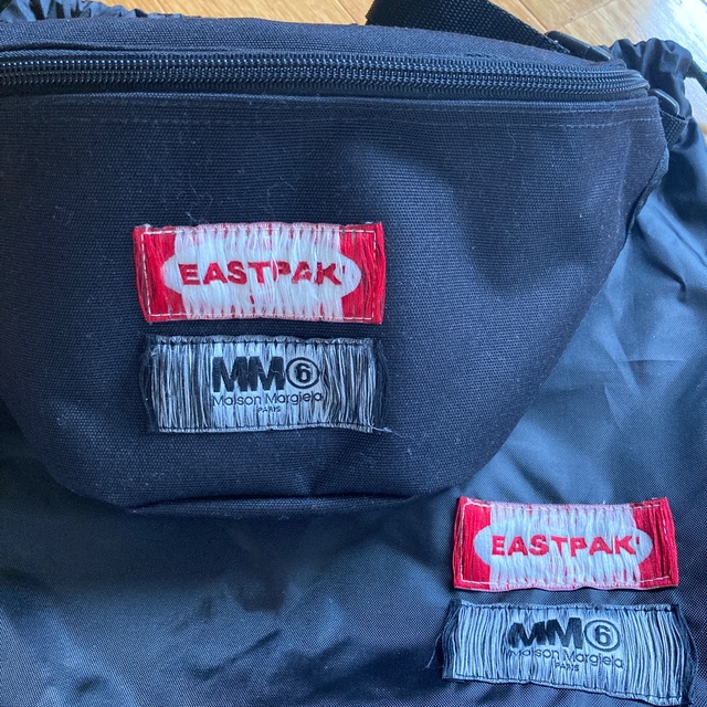 MM6(エムエムシックス)のMM6×Eastpak リバーシブル バムバッグ　ボディバッグ　マルジェラ  レディースのバッグ(ボディバッグ/ウエストポーチ)の商品写真