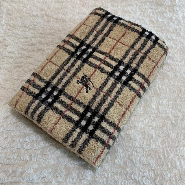 BURBERRY(バーバリー)の新品  BURBERRY  バーバリー  バスタオル  ベージュ  大判サイズ インテリア/住まい/日用品の日用品/生活雑貨/旅行(タオル/バス用品)の商品写真