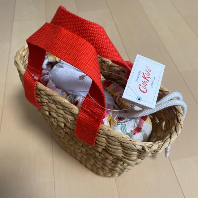 Cath Kidston(キャスキッドソン)のキャスキッドソン  キッズ　ミニバスケット　バッグ　いちご  かごバッグ  希少 キッズ/ベビー/マタニティのこども用ファッション小物(その他)の商品写真