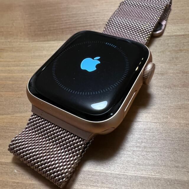 Apple Watch(アップルウォッチ)のAPPLE WATCH5 40mm アップルウォッチ本体　ローズゴールド/ピンク スマホ/家電/カメラのスマートフォン/携帯電話(その他)の商品写真