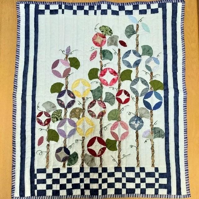 ぼんたさん専用】 ✿パッチワークキルト タペストリー あさがお ぼんたさん専用】 ✿パッチワークキルト タペストリー あさがお