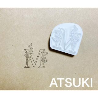 イニシャルの通販 400点以上(ハンドメイド) | お得な新品・中古・未
