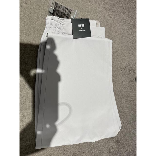 UNIQLO(ユニクロ)のユニクロ　セオリーコラボ　感動イージーパンツ　ライトグレー メンズのパンツ(チノパン)の商品写真