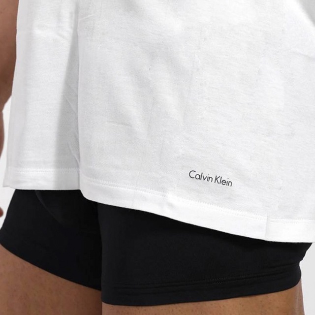 Calvin Klein(カルバンクライン)のCalvin Klein Tシャツ　2枚セット（ホワイト、Vネック） メンズのトップス(Tシャツ/カットソー(半袖/袖なし))の商品写真