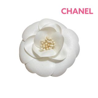 シャネル(CHANEL)の●シャネル CHANEL/カメリアコサージュ/ブローチ/ホワイト●(ブローチ/コサージュ)