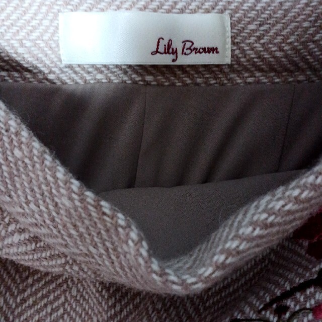 Lily Brown(リリーブラウン)のリリーブラウン　刺繍タイトスカート　1 レディースのスカート(ひざ丈スカート)の商品写真