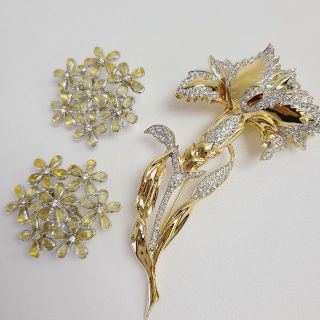 ブローチ/コサージュ ニナリッチNINA RICCI花ブローチ ゴールド
