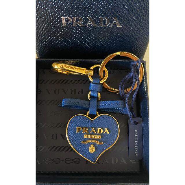 新品未使用 PRADA ネイビー×ゴールド ハートキーチャーム