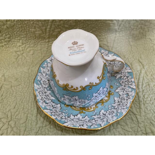 ROYAL ALBERT(ロイヤルアルバート)のロイヤルアルバート エンチャントメント カップ&ソーサー インテリア/住まい/日用品のキッチン/食器(グラス/カップ)の商品写真