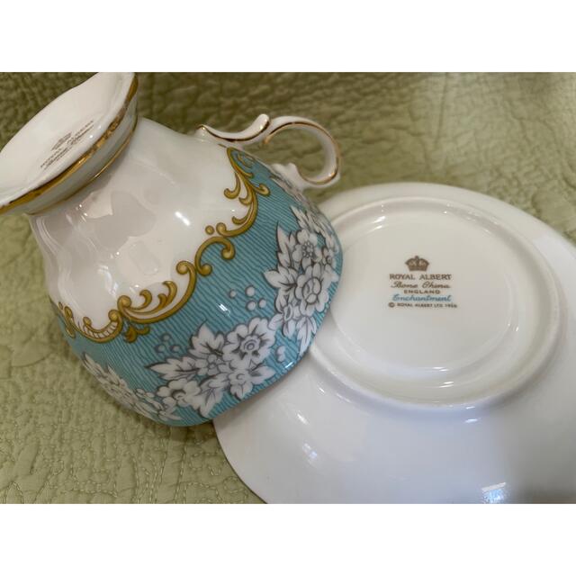 ROYAL ALBERT(ロイヤルアルバート)のロイヤルアルバート エンチャントメント カップ&ソーサー インテリア/住まい/日用品のキッチン/食器(グラス/カップ)の商品写真