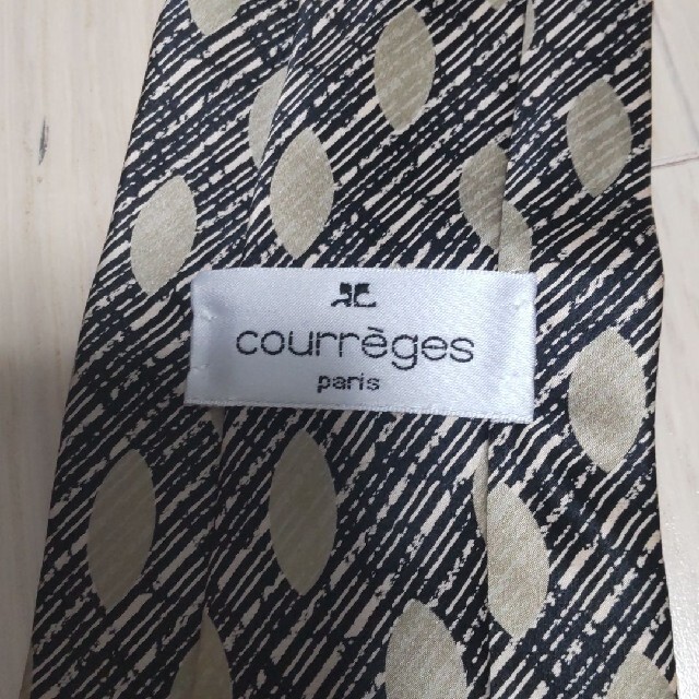 Courreges(クレージュ)のクレージュ イタリー製 ベージュ 総柄 シルク ネクタイ メンズのファッション小物(ネクタイ)の商品写真