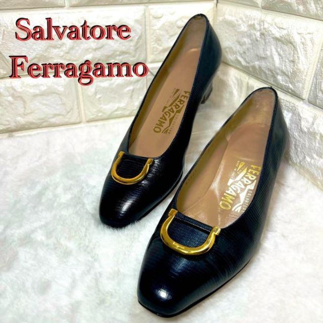 Salvatore Ferragamo(サルヴァトーレフェラガモ)のFerragamo フェラガモ 7C ネイビー 紺 ガンチーニ リザード型押し レディースの靴/シューズ(ハイヒール/パンプス)の商品写真