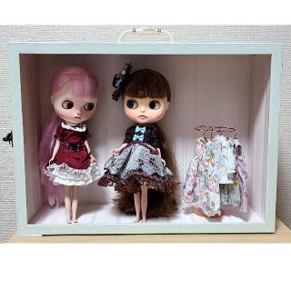 ジャパン 店舗 ブライス とびら付きドールケースクローゼット 黒5 人形