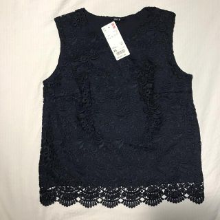 ユニクロ(UNIQLO)のユニクロ　レース　ノースリーブ  T ネイビー(タンクトップ)