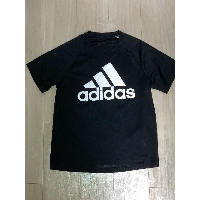 adidas(アディダス)のアディダス　半袖シャツ メンズのトップス(Tシャツ/カットソー(半袖/袖なし))の商品写真