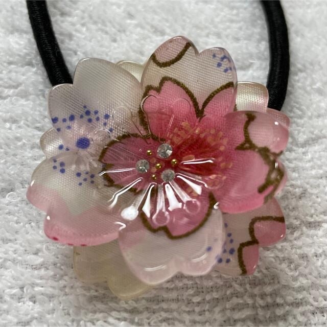 桜 モチーフ 和柄 ヘアゴム レディースのヘアアクセサリー(ヘアゴム/シュシュ)の商品写真