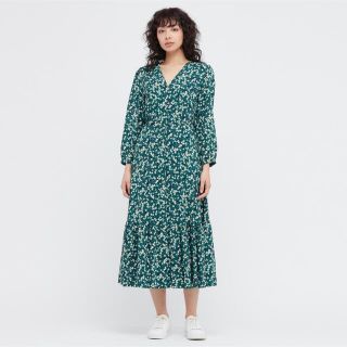 ユニクロ(UNIQLO)の【UNIQLO】【新品】プリントVネックフレアワンピース(ロングワンピース/マキシワンピース)