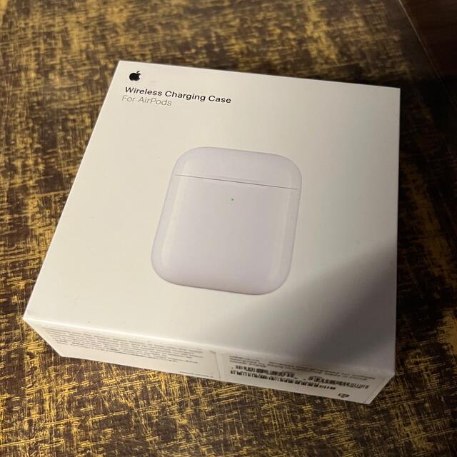 Apple(アップル)のApple Wireless Charging Case For AirPods スマホ/家電/カメラのオーディオ機器(その他)の商品写真