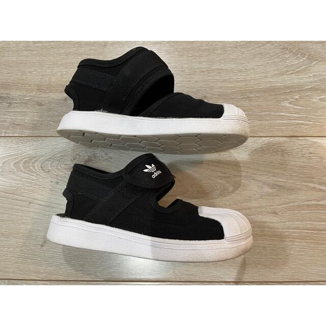 adidas(アディダス)のアディダス　キッズ　サンダル　15cm キッズ/ベビー/マタニティのキッズ靴/シューズ(15cm~)(サンダル)の商品写真