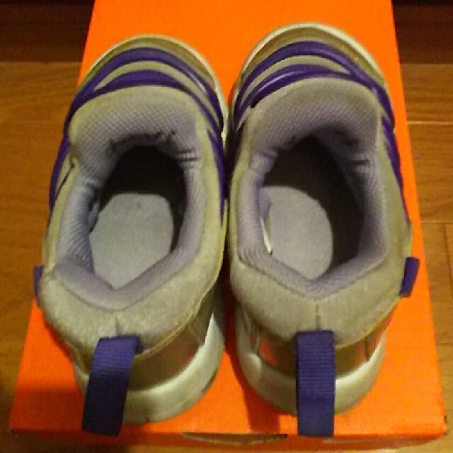 NIKE(ナイキ)のナイキDYNAMOダイナモFREE (TD)パープル紫グレー銀色14cm箱付 キッズ/ベビー/マタニティのベビー靴/シューズ(~14cm)(スニーカー)の商品写真
