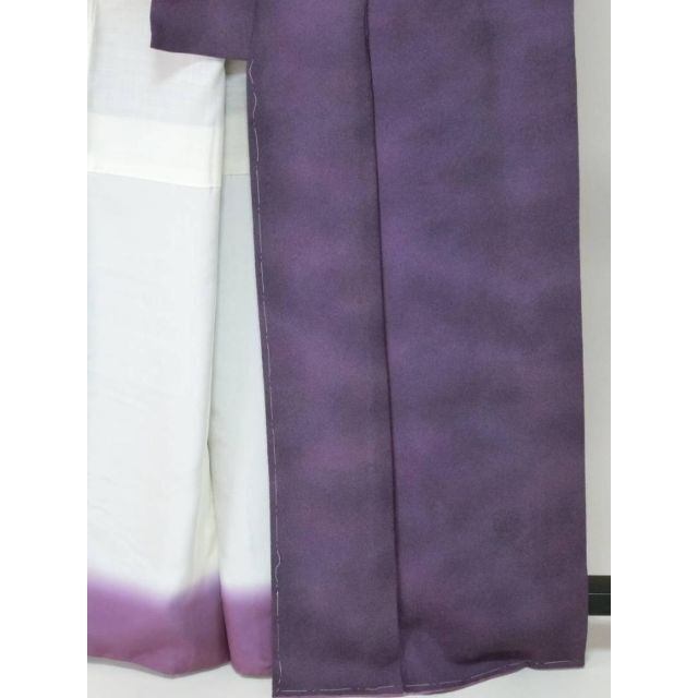 ＳＳ大きいサイズお仕立て上がり正絹無地　紫色地にぼかし模様　縮緬生地 レディースの水着/浴衣(着物)の商品写真