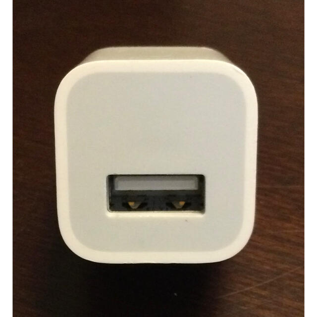 Apple(アップル)の⭐️ Apple iPhone  USBコンセント ACアダプター　純正品 スマホ/家電/カメラの生活家電(変圧器/アダプター)の商品写真