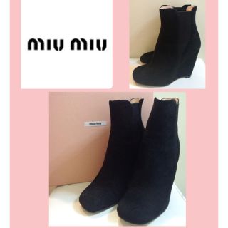 ミュウミュウ(miumiu)のミュウミュウ♡ブラックスエード ショートブーツ♡(ブーツ)